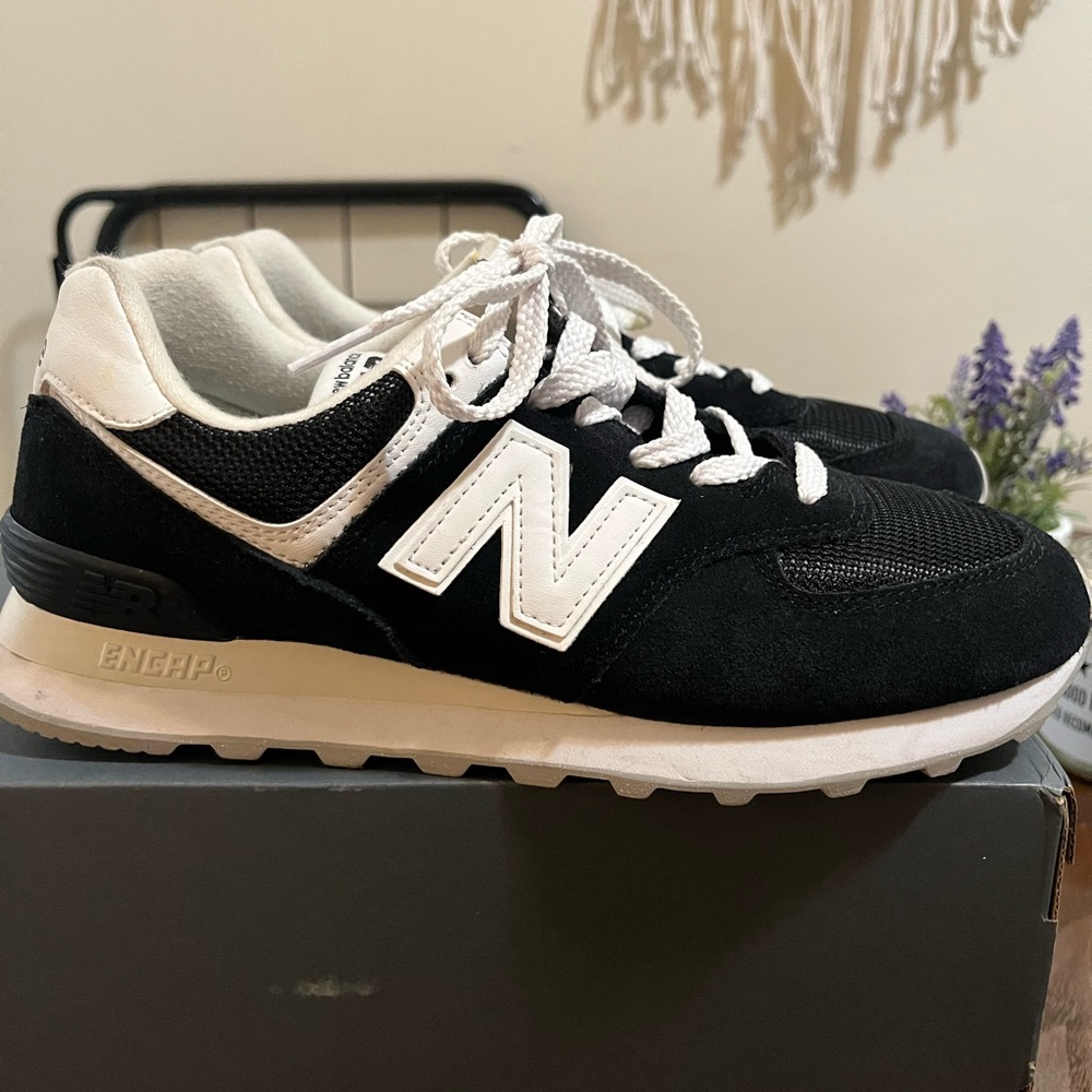 COPY - New Balance 574 V2 Essential Sneaker